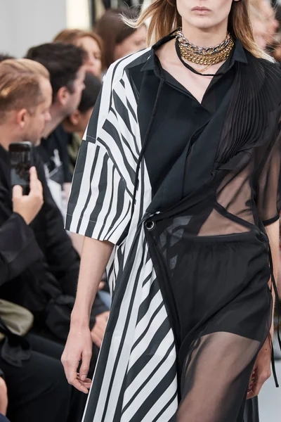 Look 85